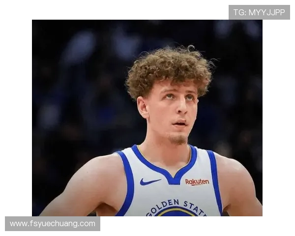 波杰姆斯基与女友甜蜜合影庆祝情人节引发网友热议与祝福